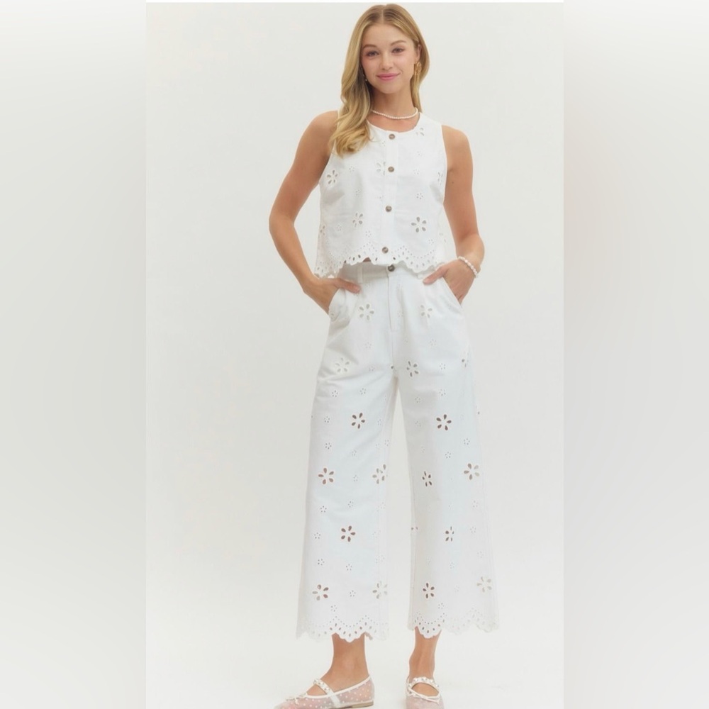 VIRAL!! NWT Eyelet Scalloped Spring Pant Set in Cream Sz Large Tuckernuck Entro